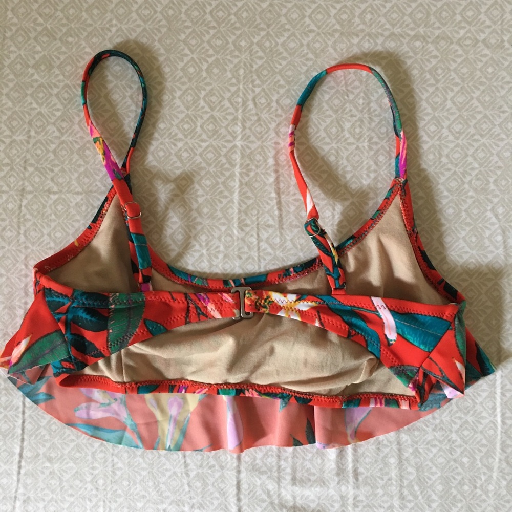 Bikini Top 👙🌺🌴 - Picture 3 of 4